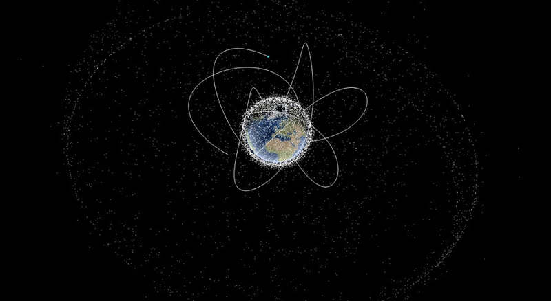 Illustration for article titled These Amazing Maps Show All 14,000+ Satellites Orbiting The Earth